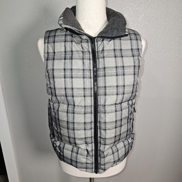 Gap Gray and Black Plaid Women's Zip up Puffer Vest with Zip Pockets XS - Picture 2 of 11